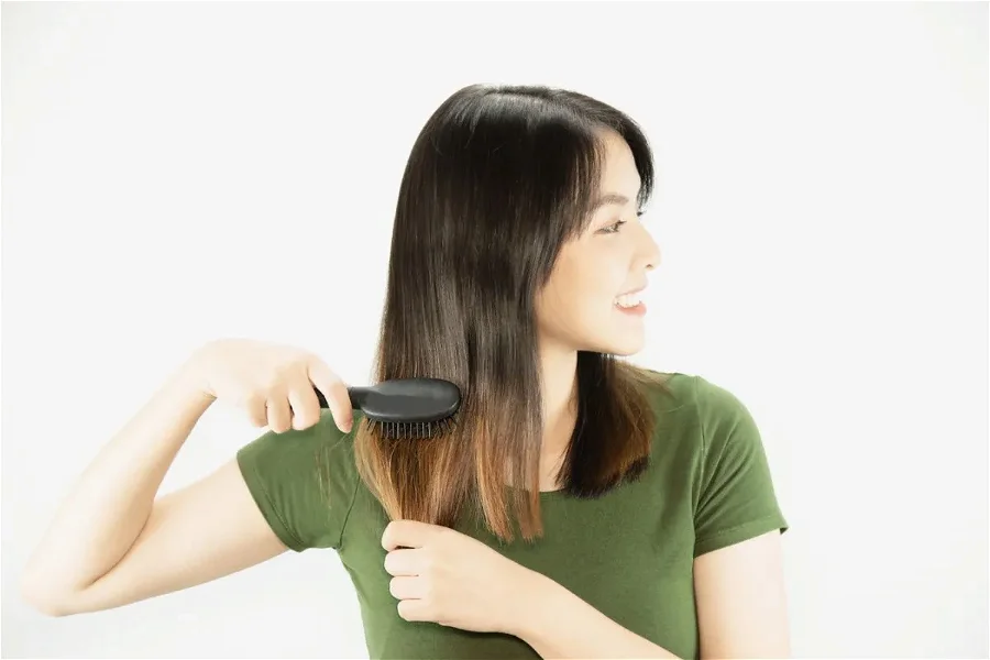 Read more about the article 4 Cara Menyisir Rambut yang Benar agar Tidak Mudah Rontok