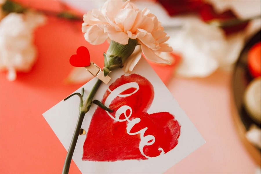 Read more about the article 32 Ucapan Valentine Pilihan yang Romantis dan Penuh Inspirasi