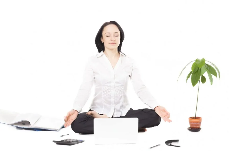 Read more about the article 5 Cara Meditasi di Tempat Kerja, Kendalikan Stres dengan Mudah