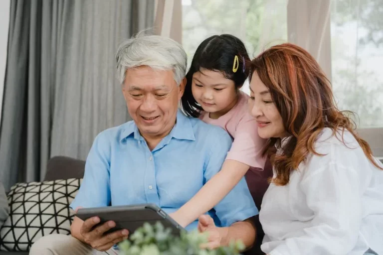 Read more about the article Strategi Gaya Komunikasi Lintas Generasi untuk Hubungan Keluarga yang Harmonis