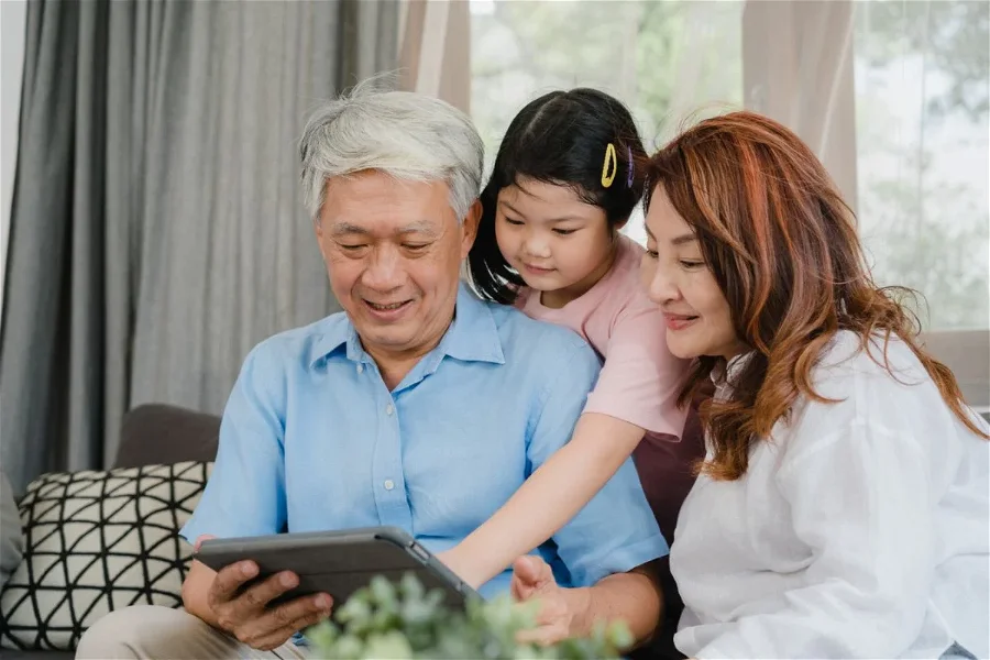 You are currently viewing Strategi Gaya Komunikasi Lintas Generasi untuk Hubungan Keluarga yang Harmonis