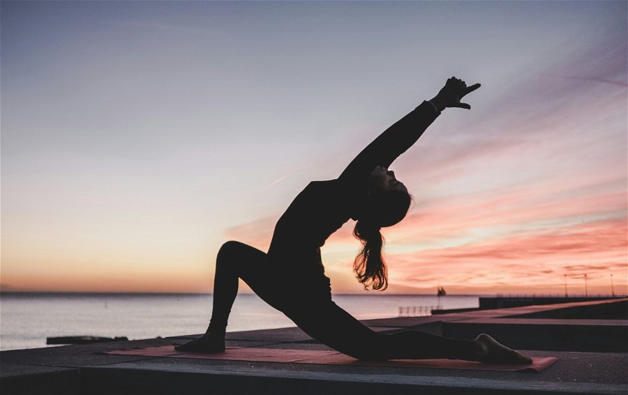 You are currently viewing 5 Gerakan Yoga untuk Mengecilkan Perut dan Tipsnya