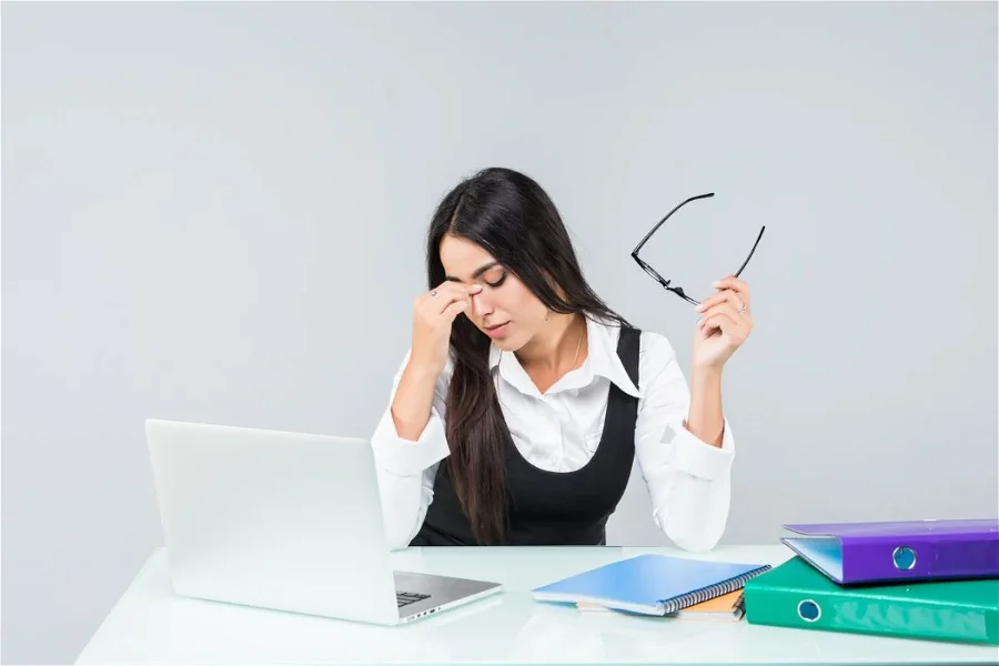 Read more about the article Kenali 7 Penyebab Stres di Tempat Kerja dan Cara Mengatasinya dengan Komprehensif