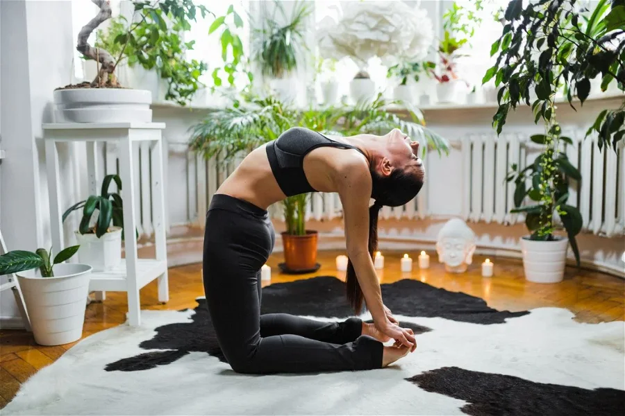 Read more about the article Olahraga Mengecilkan Perut dengan Yoga: Panduan Pose Pilihan untuk Transformasi Anda