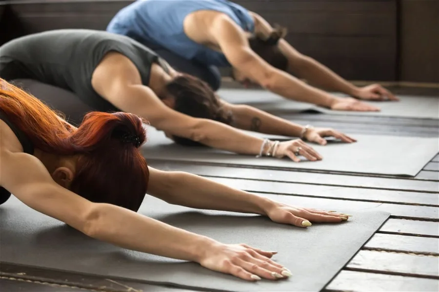 Read more about the article 5 Gerakan Yoga Simpel untuk Mendukung Kesehatan Tulang Belakang